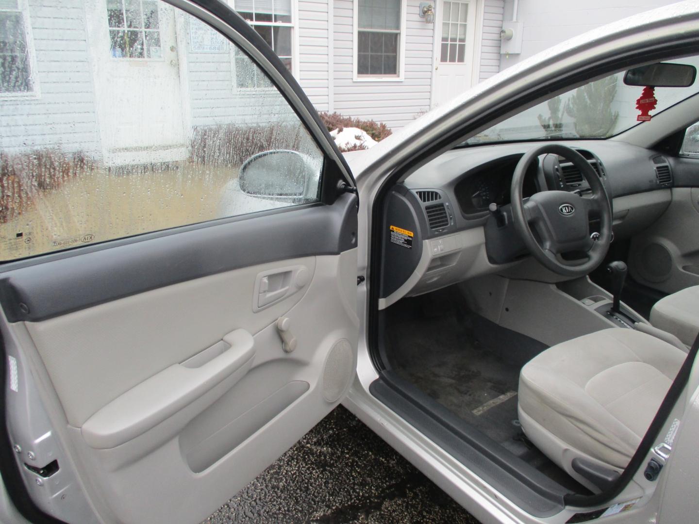 2009 Kia Spectra EX (KNAFE221095) with an 2.0L L4 DOHC 16V engine, AUTOMATIC transmission, located at 540a Delsea Drive, Sewell, NJ, 08080, (856) 589-6888, 39.752560, -75.111206 - Photo#15